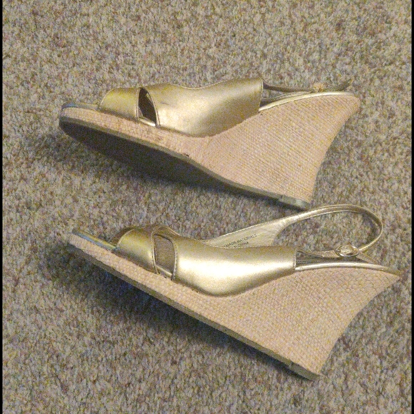 Open toe wedge heel sandals - Picture 2 of 3